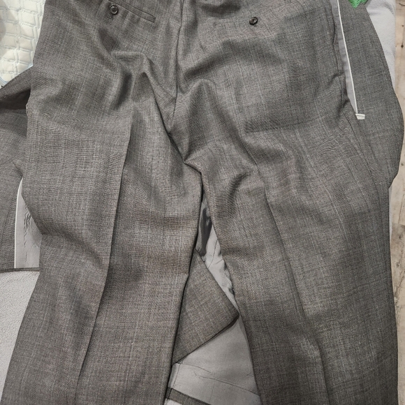 Hugo Boss 2 piece suit size 37 Reg - Picture 3 of 6